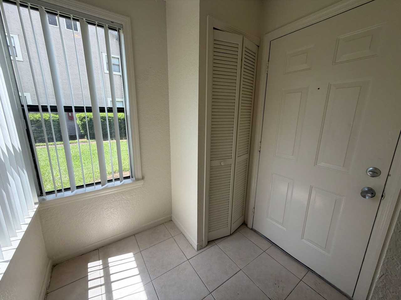 2917 Antique Oaks Cir #21 - Photo 2 of 11