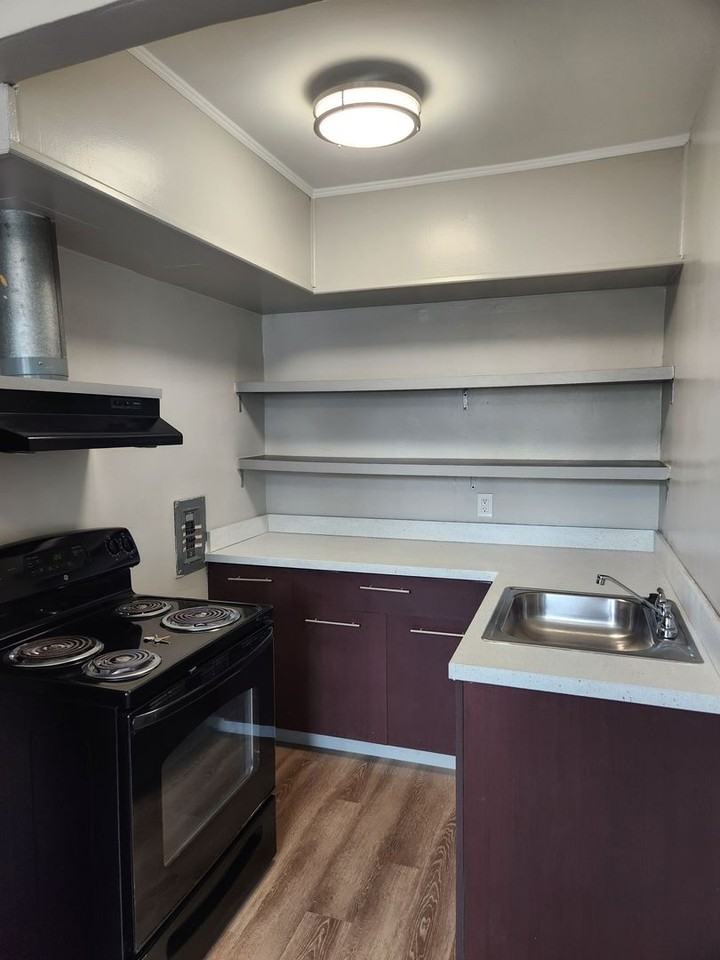 The Oakwood Manor Apartments - Photo 7 of 20