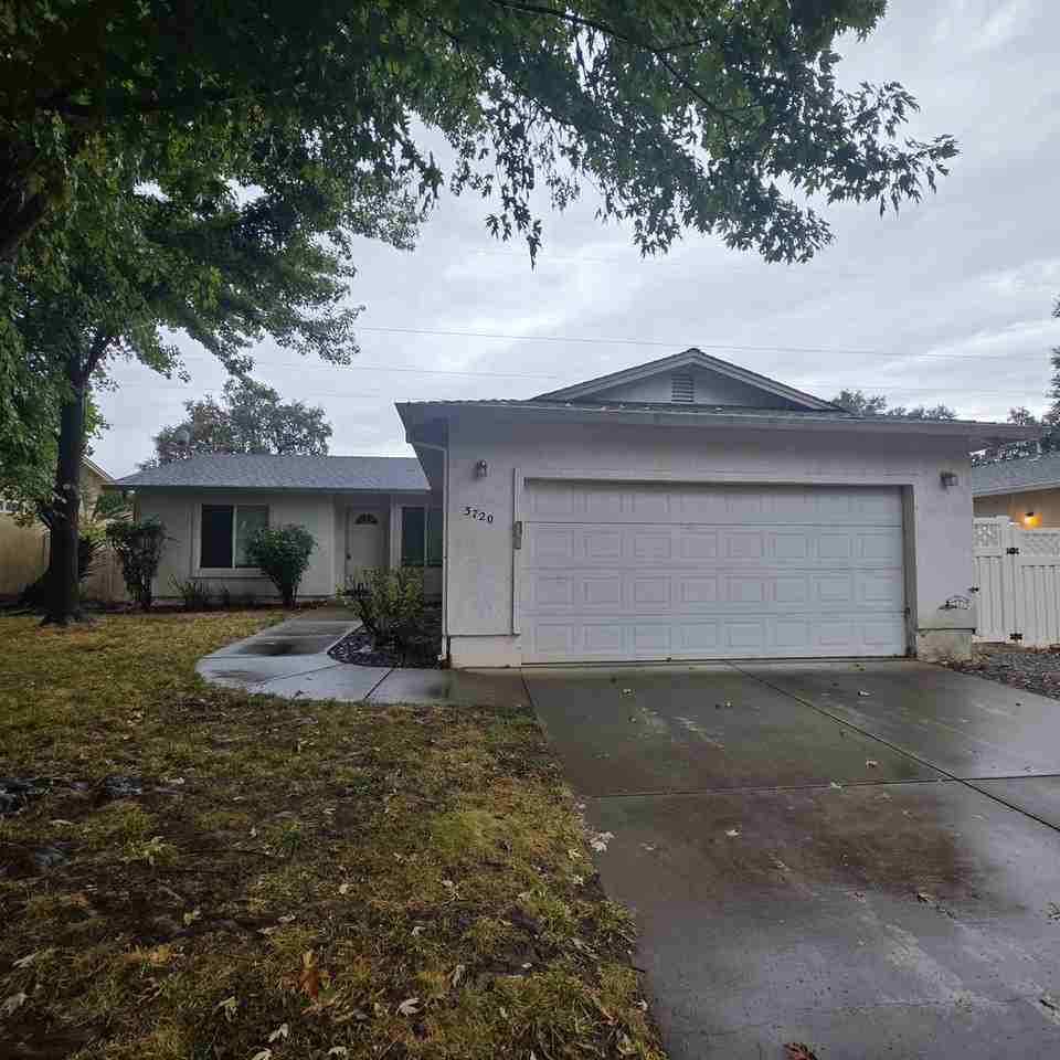 3720 Vinewood Dr - Photo 2 of 16
