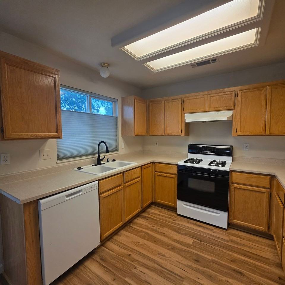 3720 Vinewood Dr - Photo 6 of 16