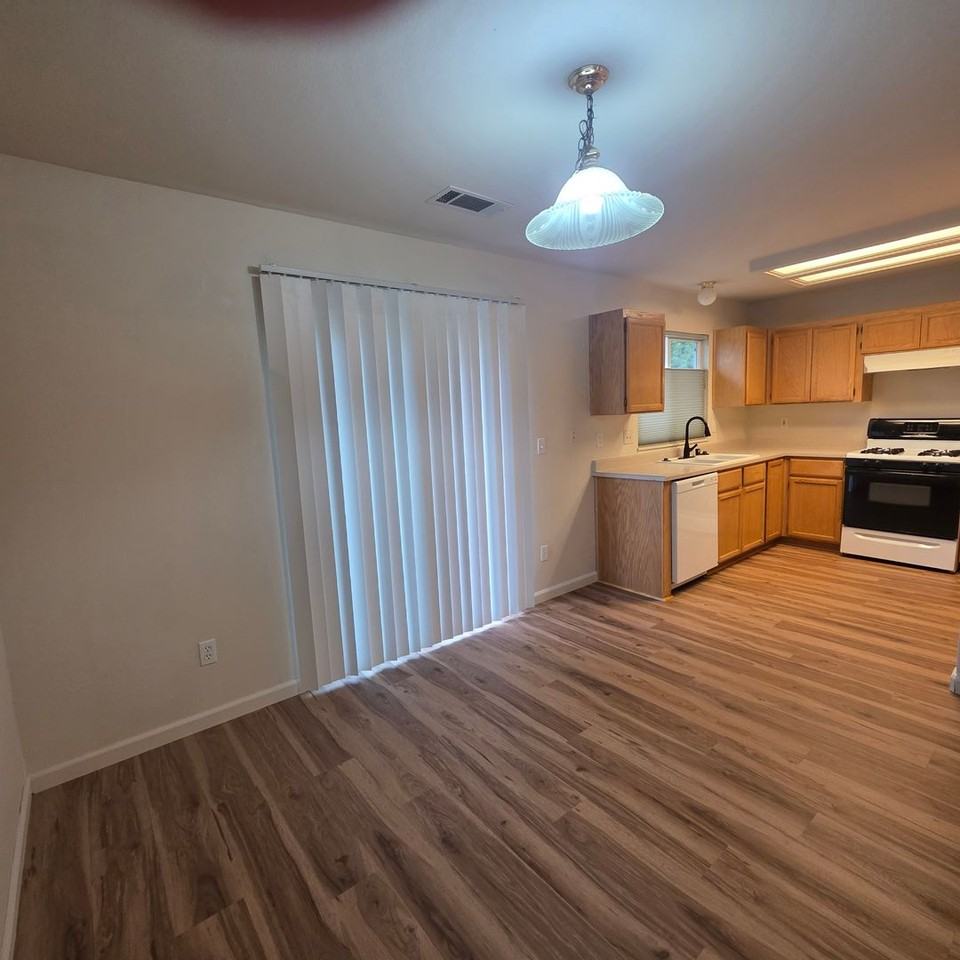 3720 Vinewood Dr - Photo 7 of 16