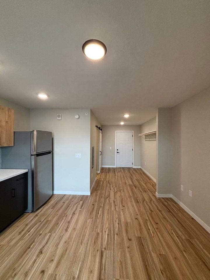 506 Flats Apartments - Photo 3 of 50