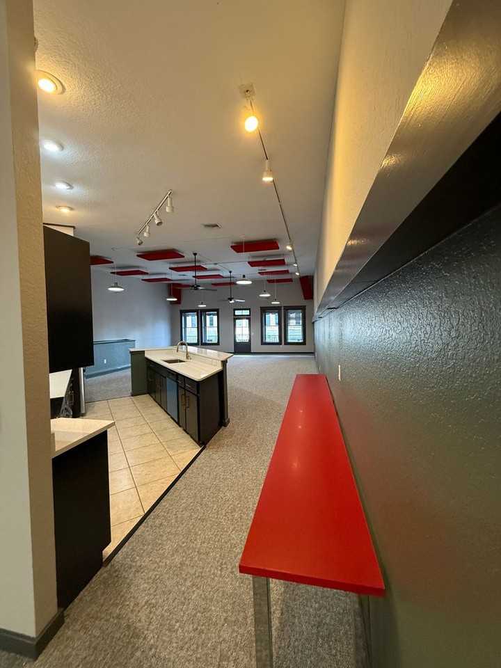 208 E Pine St - Photo 6 of 20