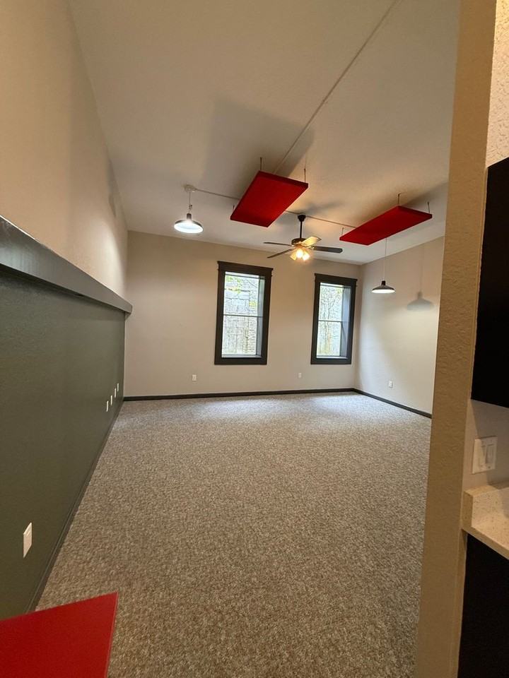 208 E Pine St - Photo 7 of 20