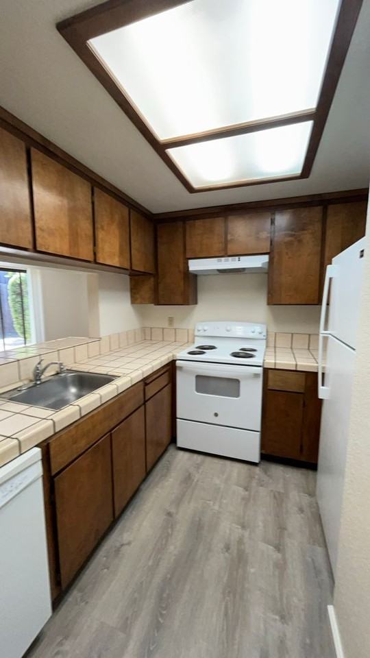 1551 Highland Drive - Photo 2 of 8