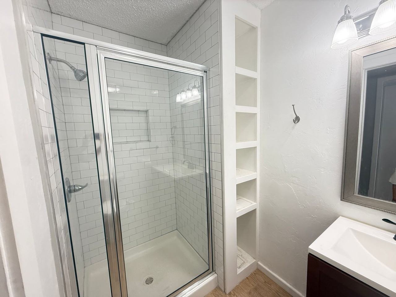 12021 Hawthorne Ln - Photo 4 of 38