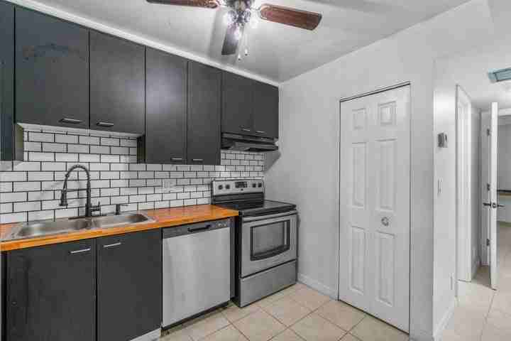 1149 Northwest 13th Street - Photo 4 of 8