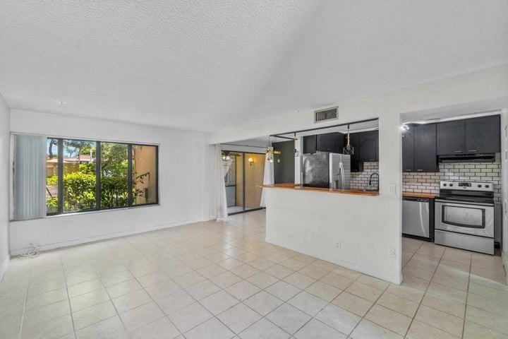 1149 Northwest 13th Street - Photo 5 of 8