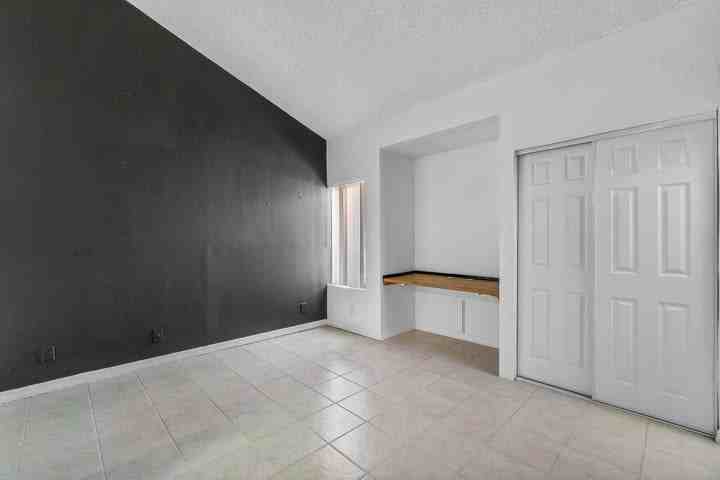 1149 Northwest 13th Street - Photo 6 of 8