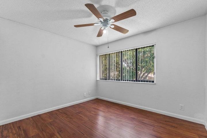 1149 Northwest 13th Street - Photo 7 of 8