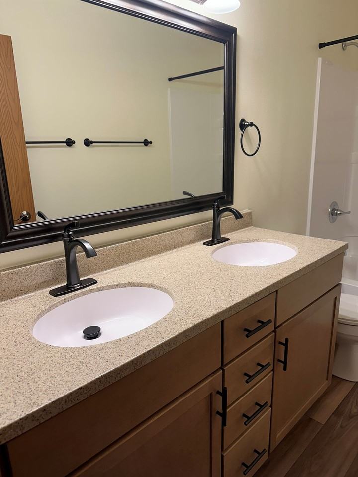 Oakwood Road Duplexes - Photo 5 of 11