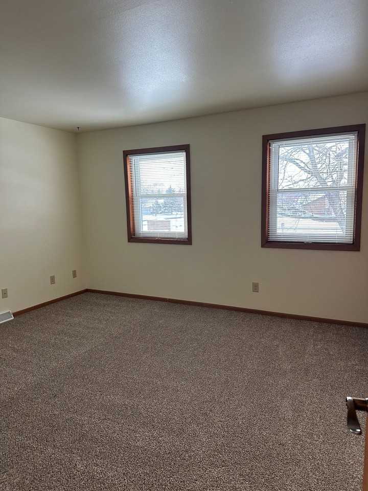Oakwood Road Duplexes - Photo 6 of 11