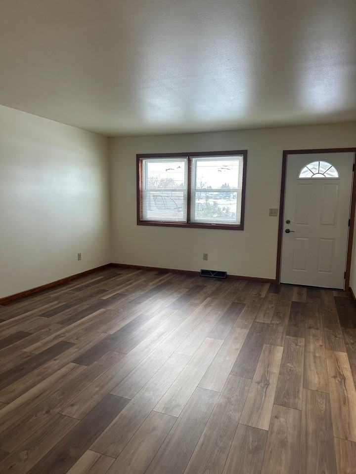 Oakwood Road Duplexes - Photo 7 of 11