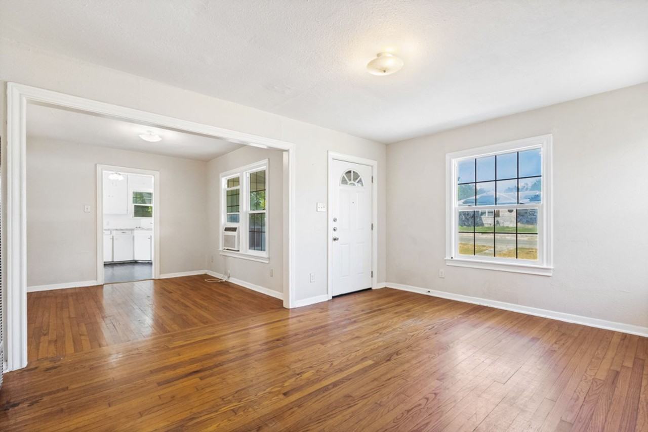 450 Overhill Dr - Photo 4 of 26