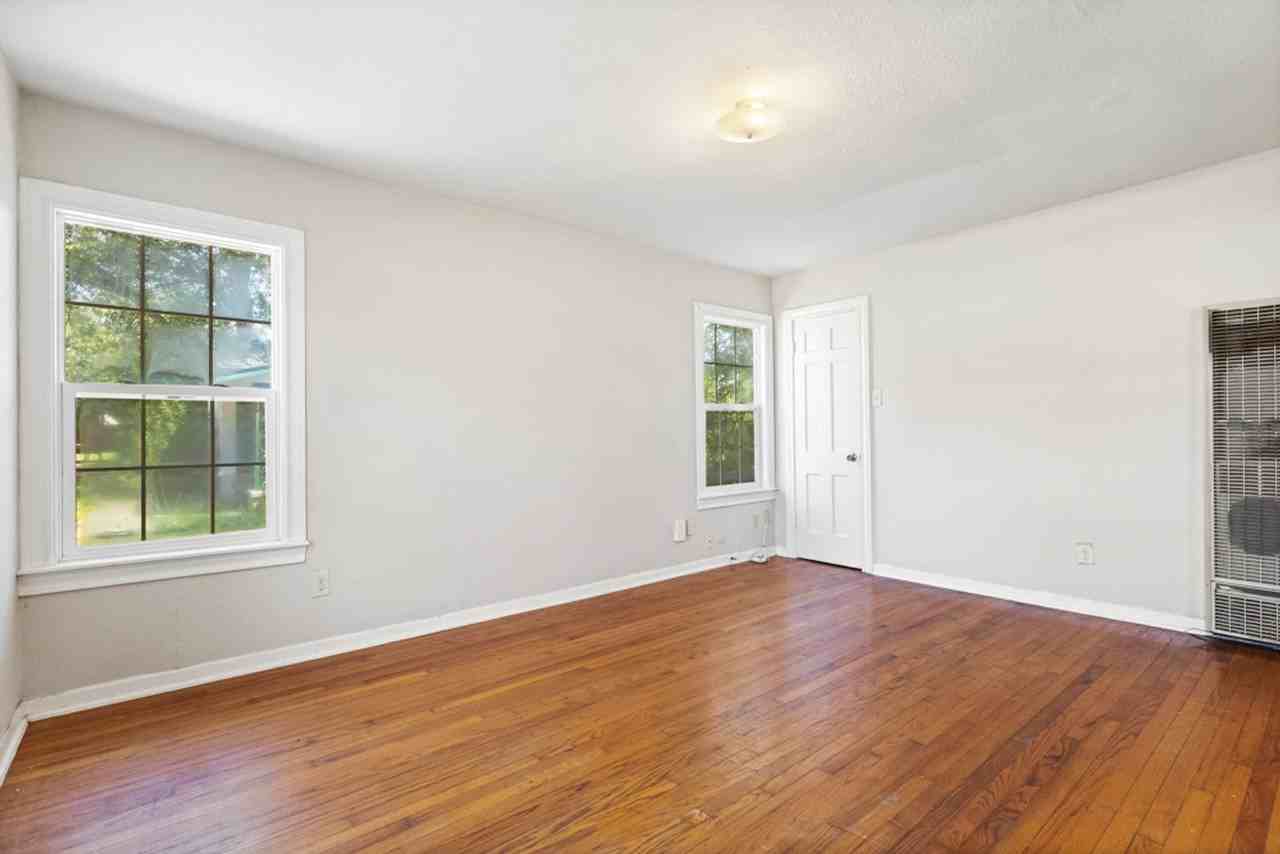 450 Overhill Dr - Photo 6 of 26