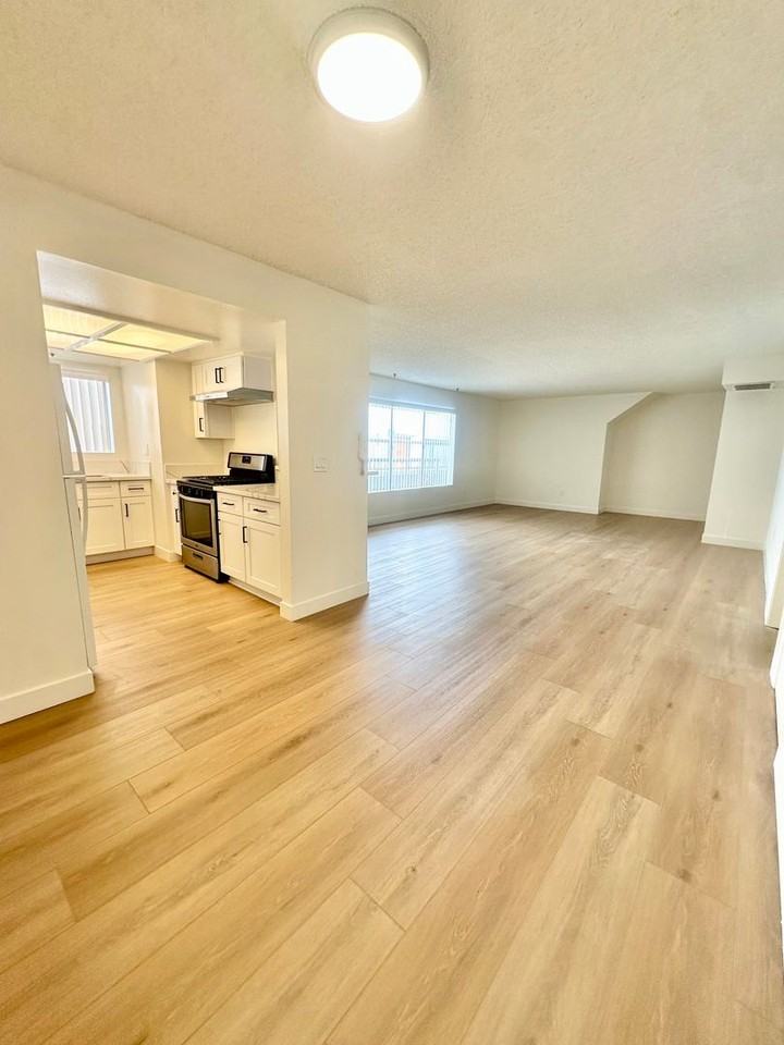 328 E. Providencia Ave. - Photo 2 of 19