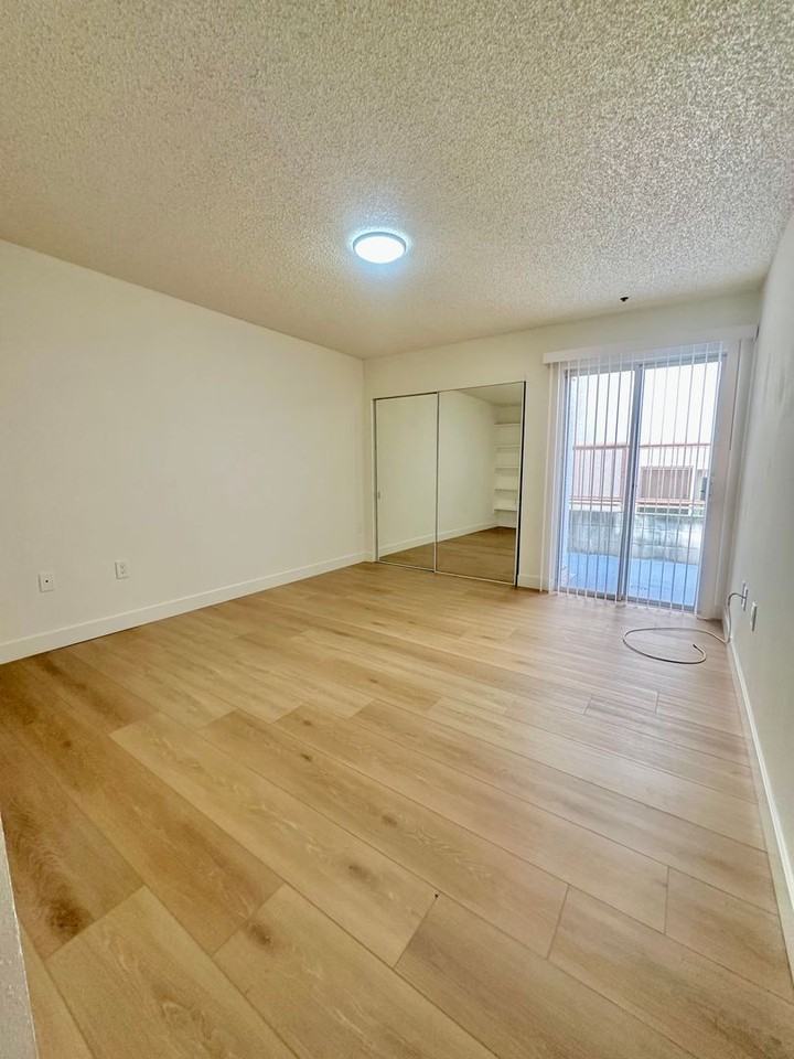 328 E. Providencia Ave. - Photo 5 of 19