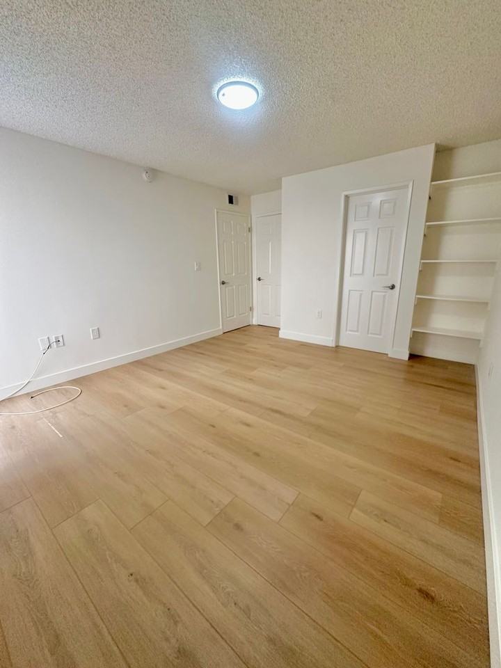 328 E. Providencia Ave. - Photo 6 of 19