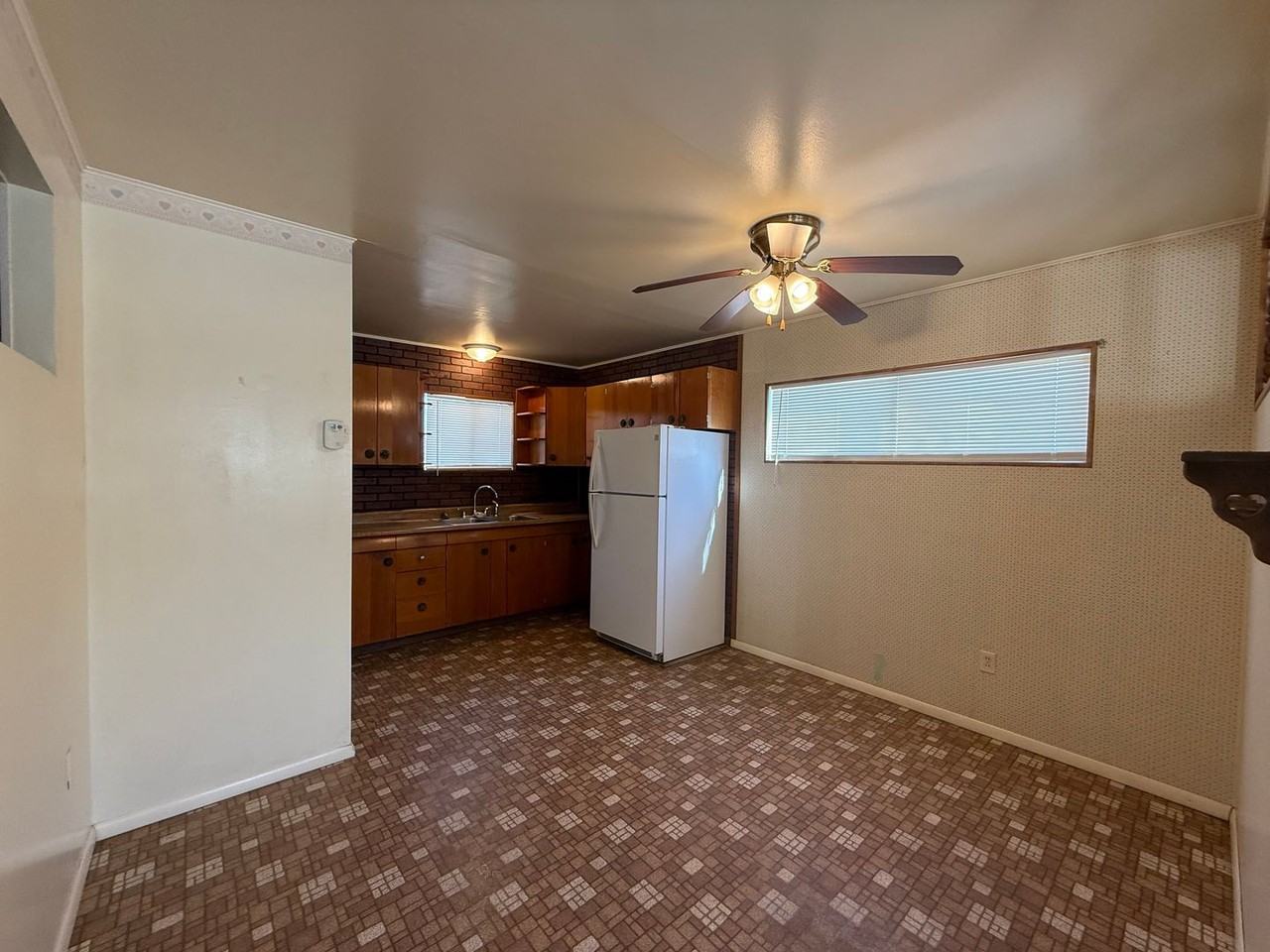 414 S 10th St - Photo 5 of 19