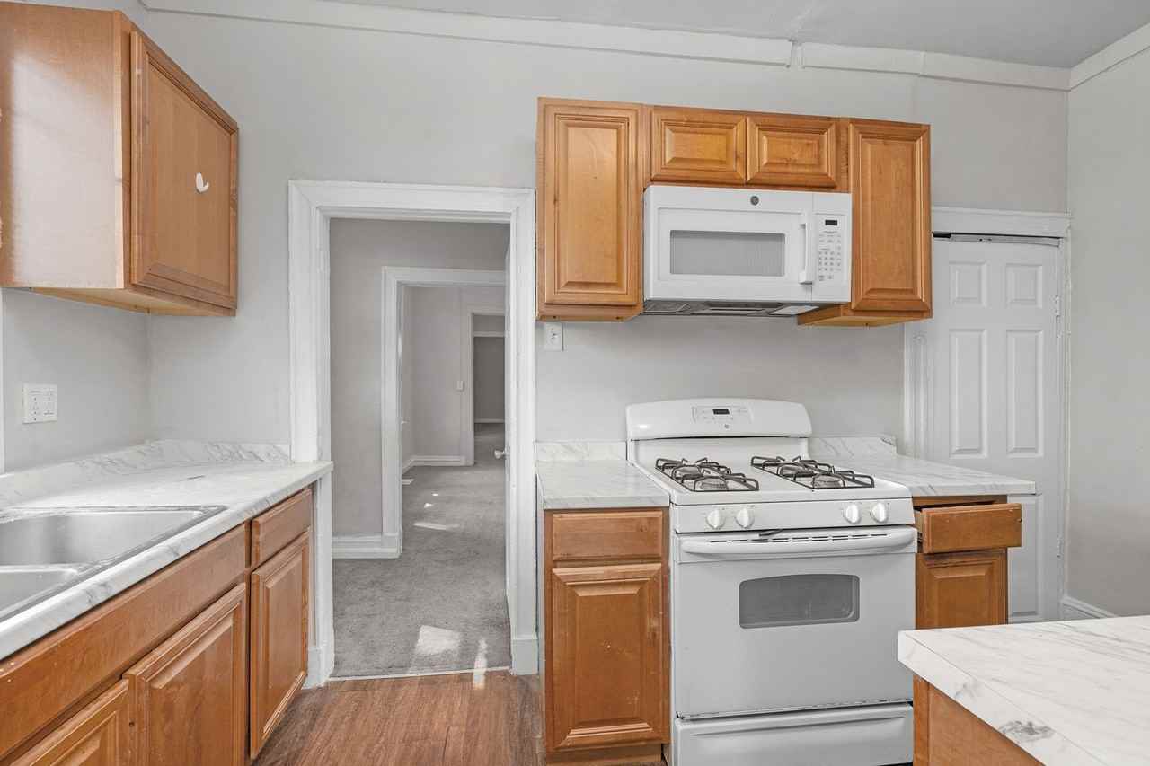 3503 Oakmont Ave - Photo 4 of 24