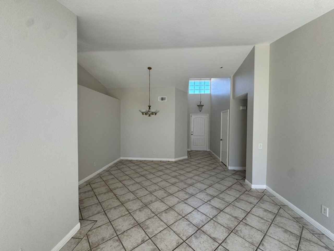 805 Alpine Ct - Photo 3 of 19