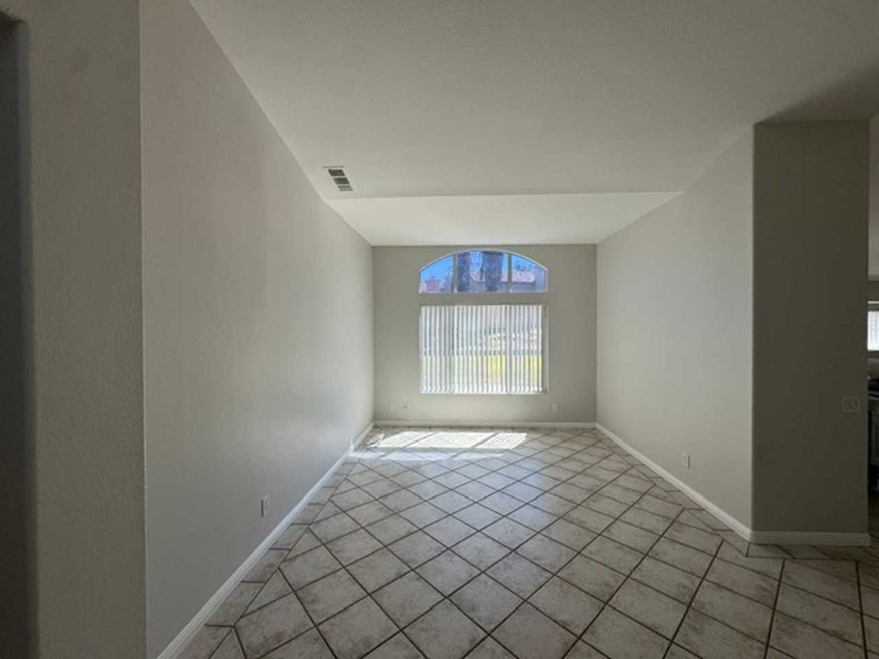 805 Alpine Ct - Photo 4 of 19
