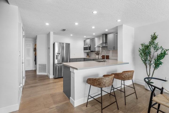 900 Jeffery Street - Photo 4 of 8