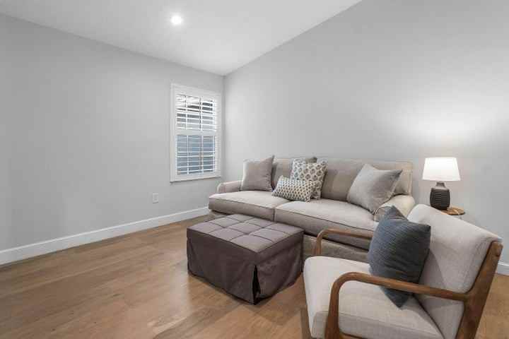 900 Jeffery Street - Photo 6 of 8