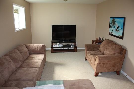 640 Violet St - Photo 4 of 17