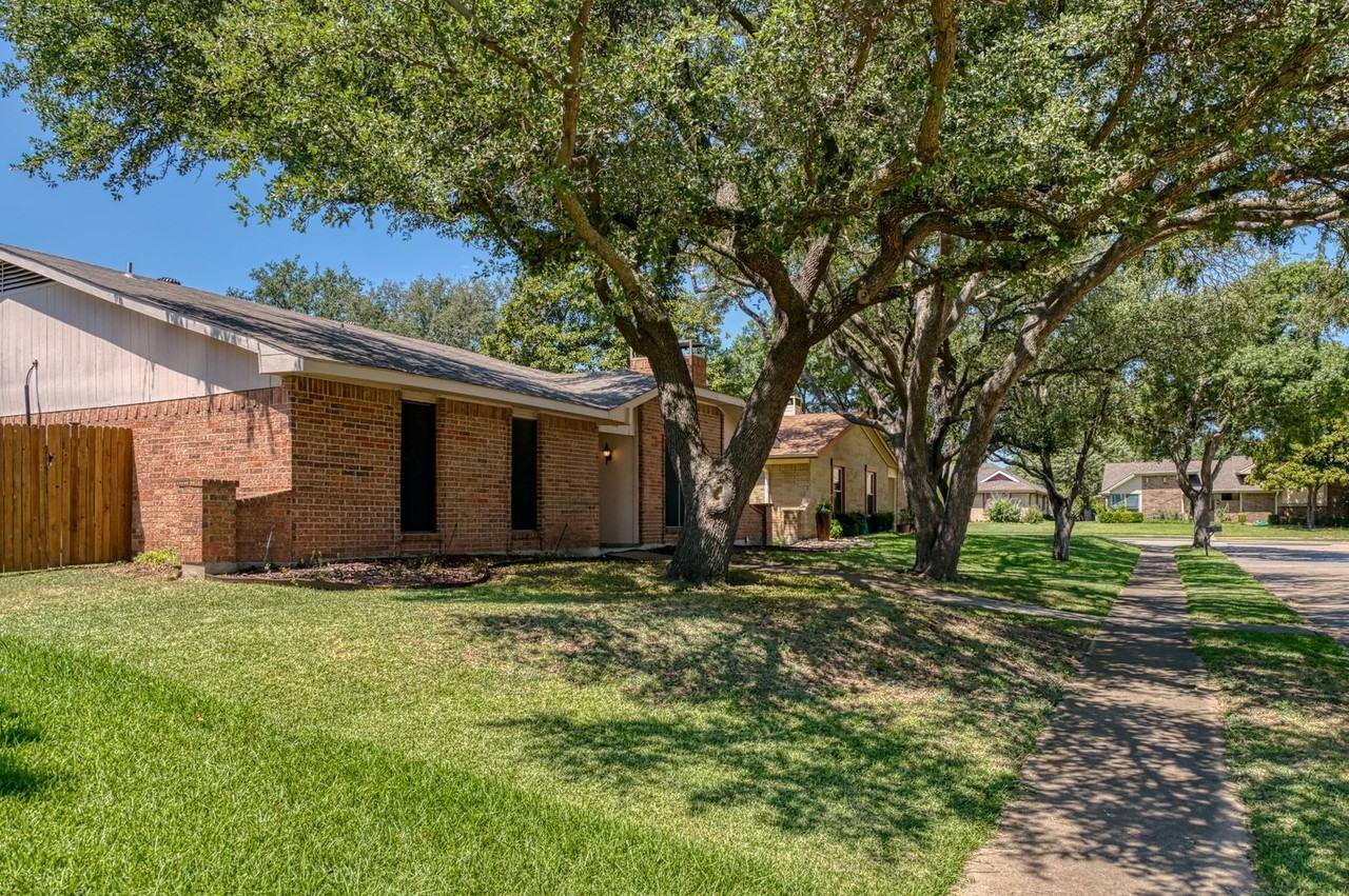 416 Lincoln Dr - Photo 3 of 34