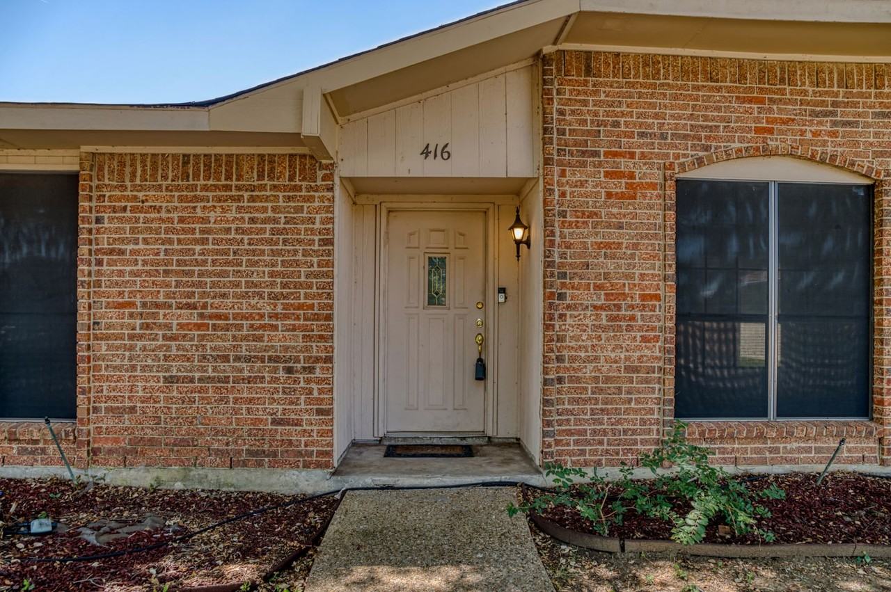 416 Lincoln Dr - Photo 4 of 34