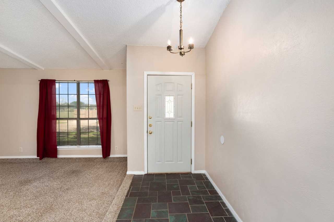 416 Lincoln Dr - Photo 5 of 34