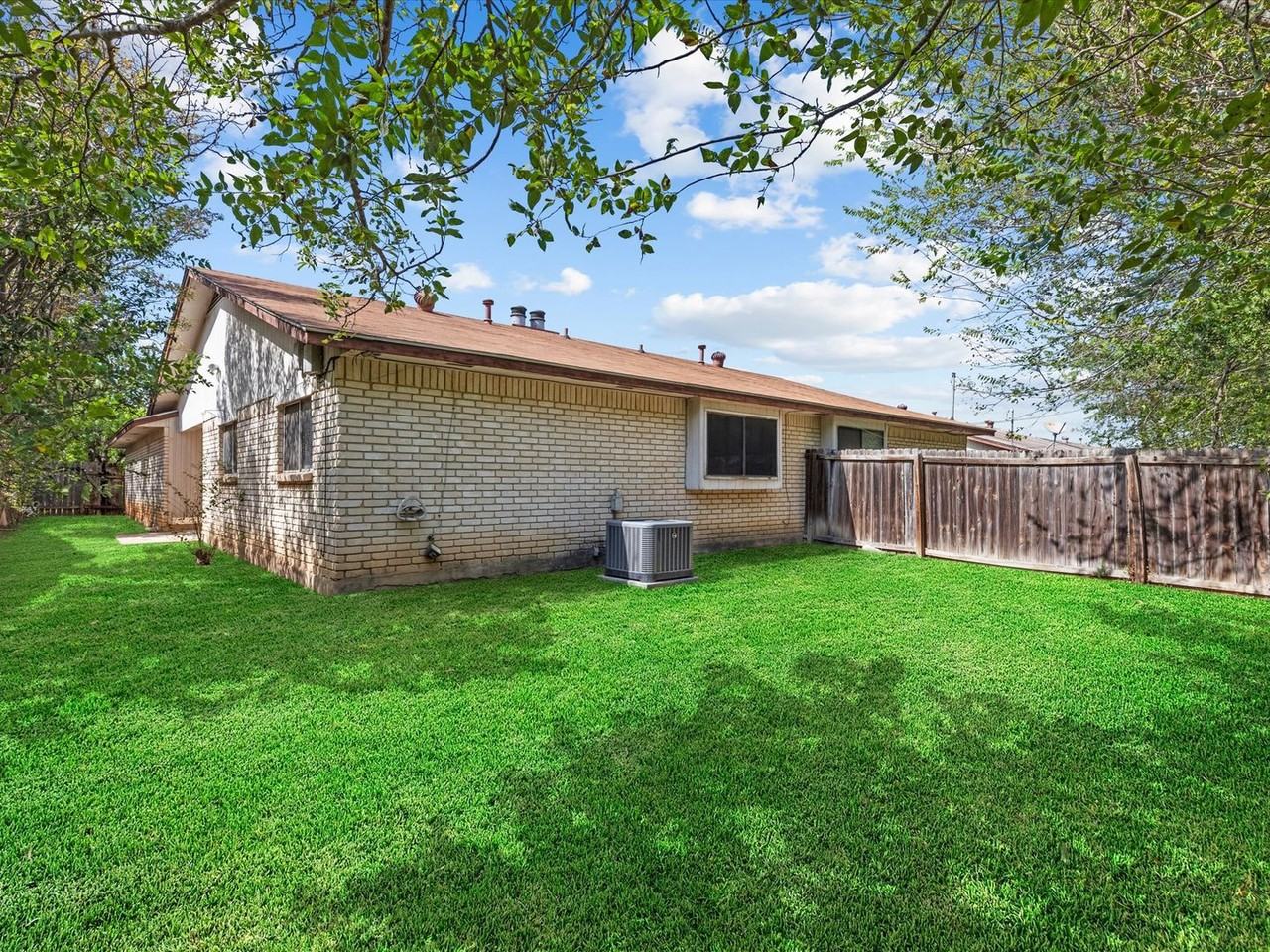 7214 Rimwood - Photo 2 of 17