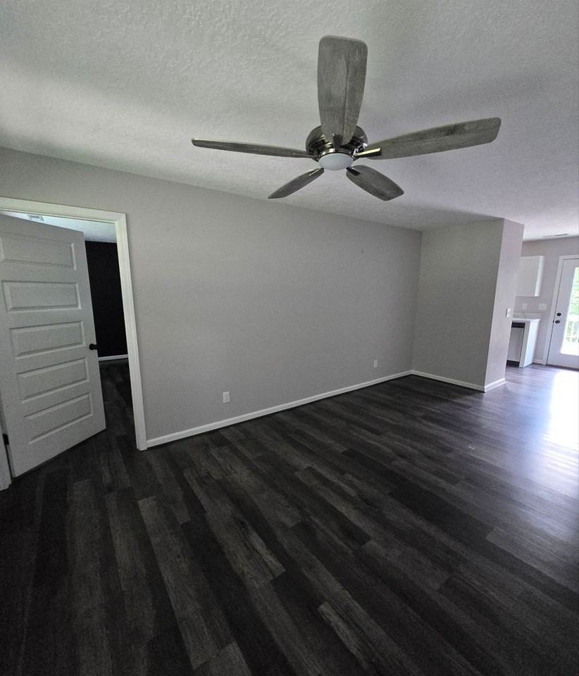85 Mary Dr - Photo 4 of 16