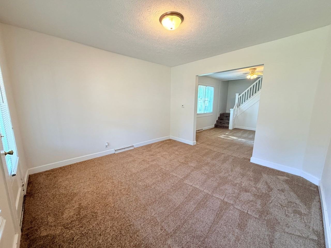 2346 Coyner Ave - Photo 5 of 16