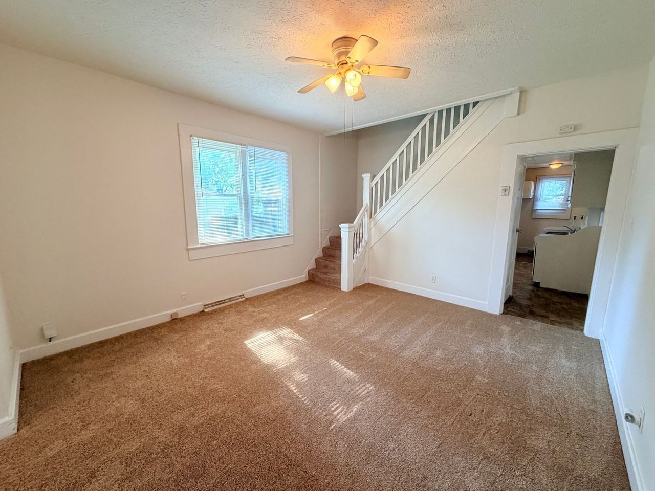 2346 Coyner Ave - Photo 6 of 16