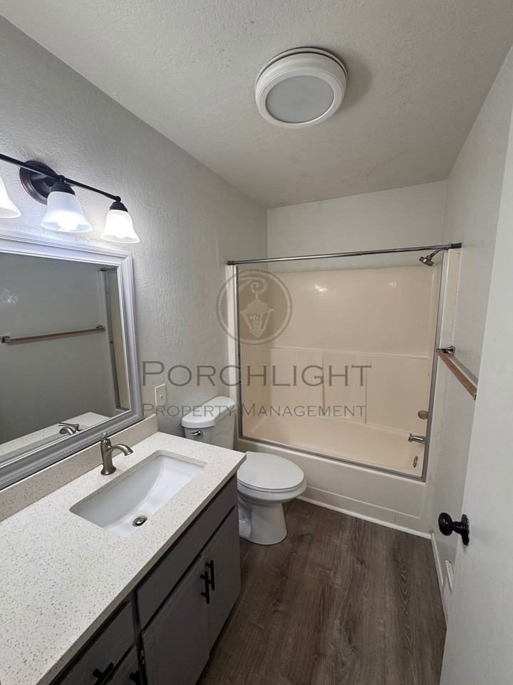 1313 Main St #D - Photo 5 of 8