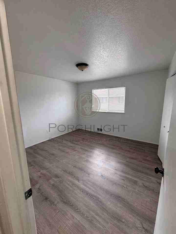 1313 Main St #D - Photo 6 of 8