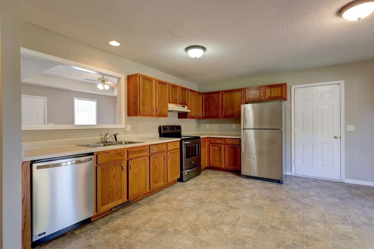 3169 Buckhorn Ct - Photo 3 of 12