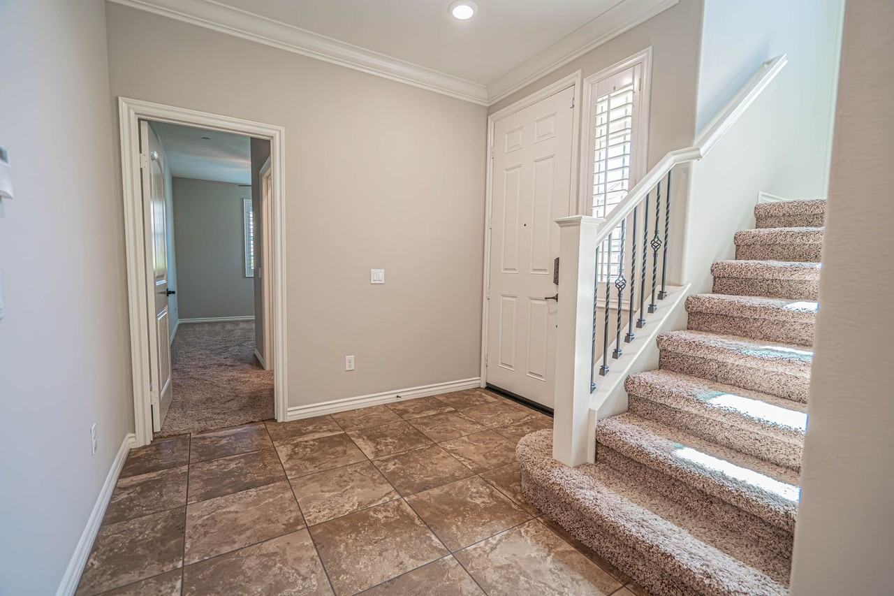 29052 N West Hills Dr - Photo 4 of 36