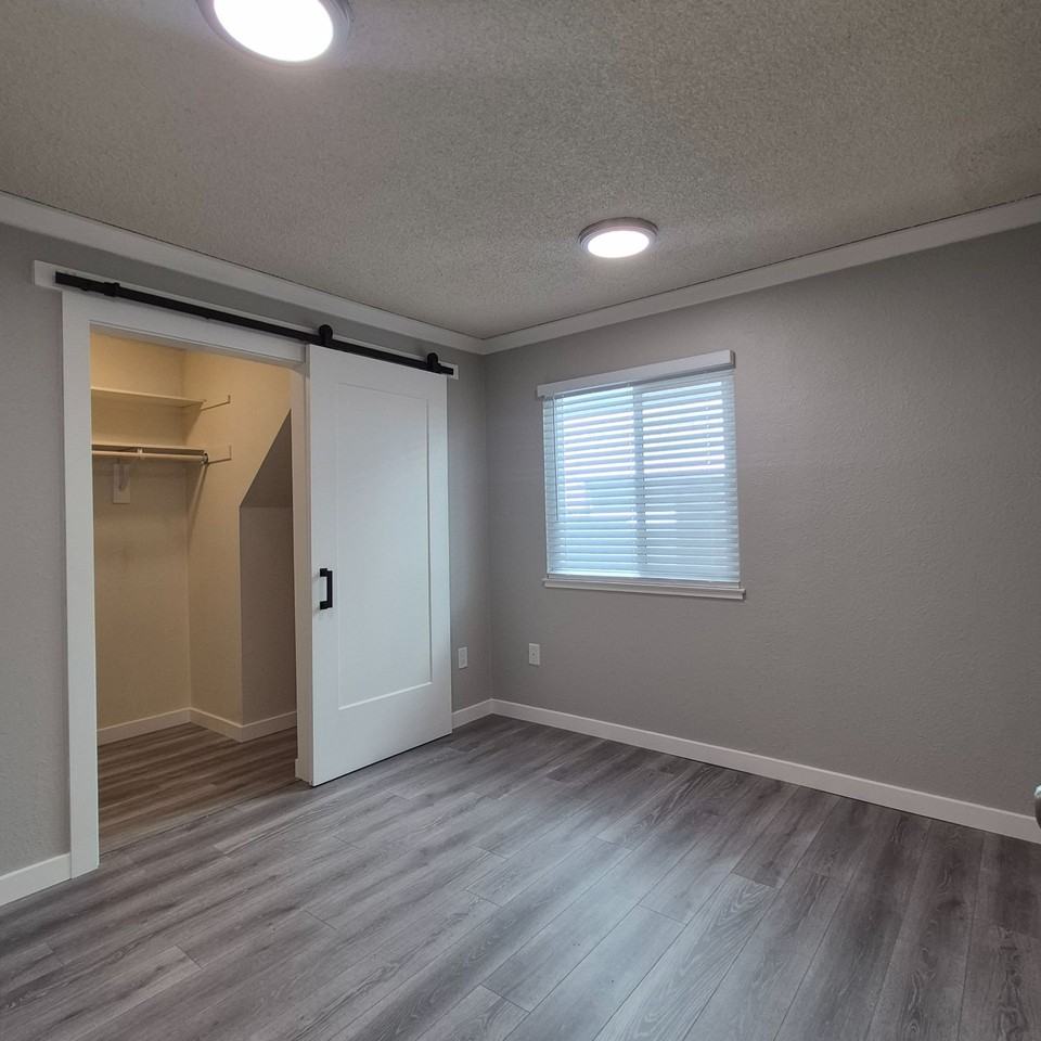 1725 O St #1 - Photo 3 of 31