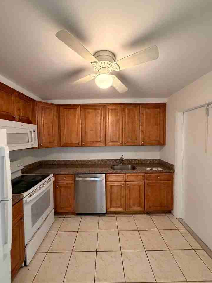 618 Northwest 13th Street - Photo 3 of 6