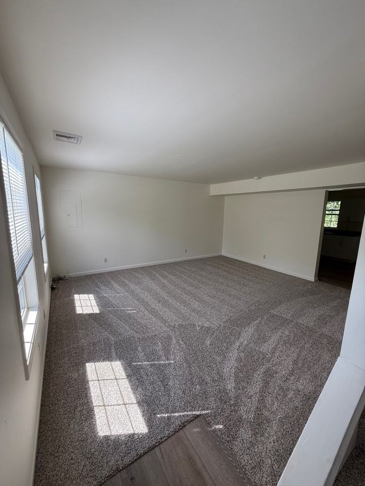 503 Fairfield St #503 - Photo 5 of 25