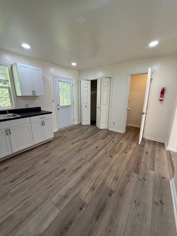 503 Fairfield St #503 - Photo 3 of 25
