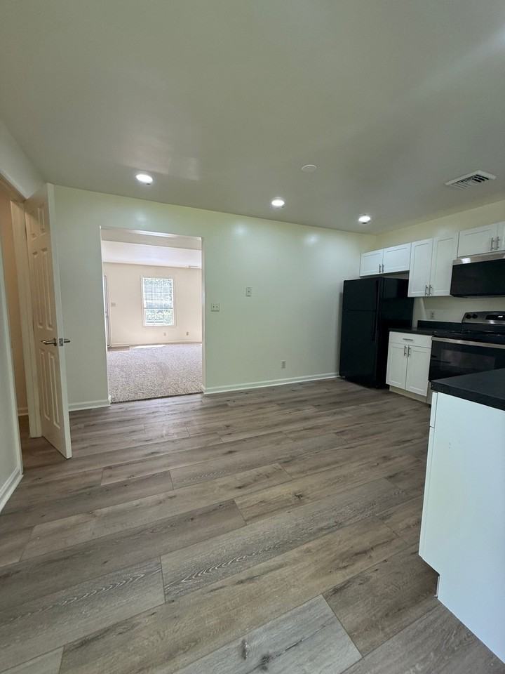 503 Fairfield St #503 - Photo 4 of 25