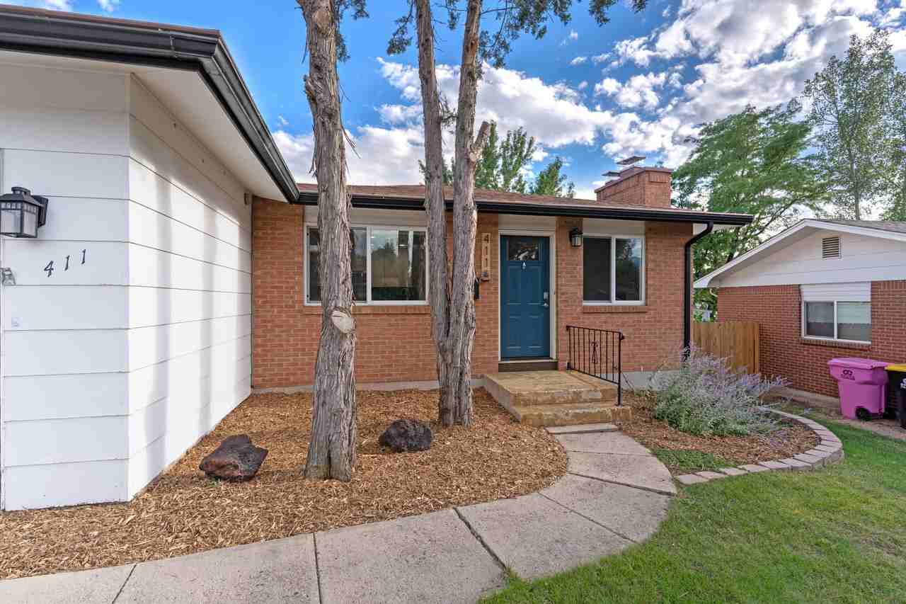 411 Redwood Dr #1 - Photo 2 of 33