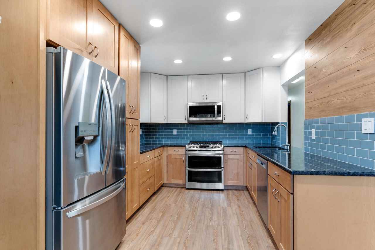 411 Redwood Dr #1 - Photo 5 of 33