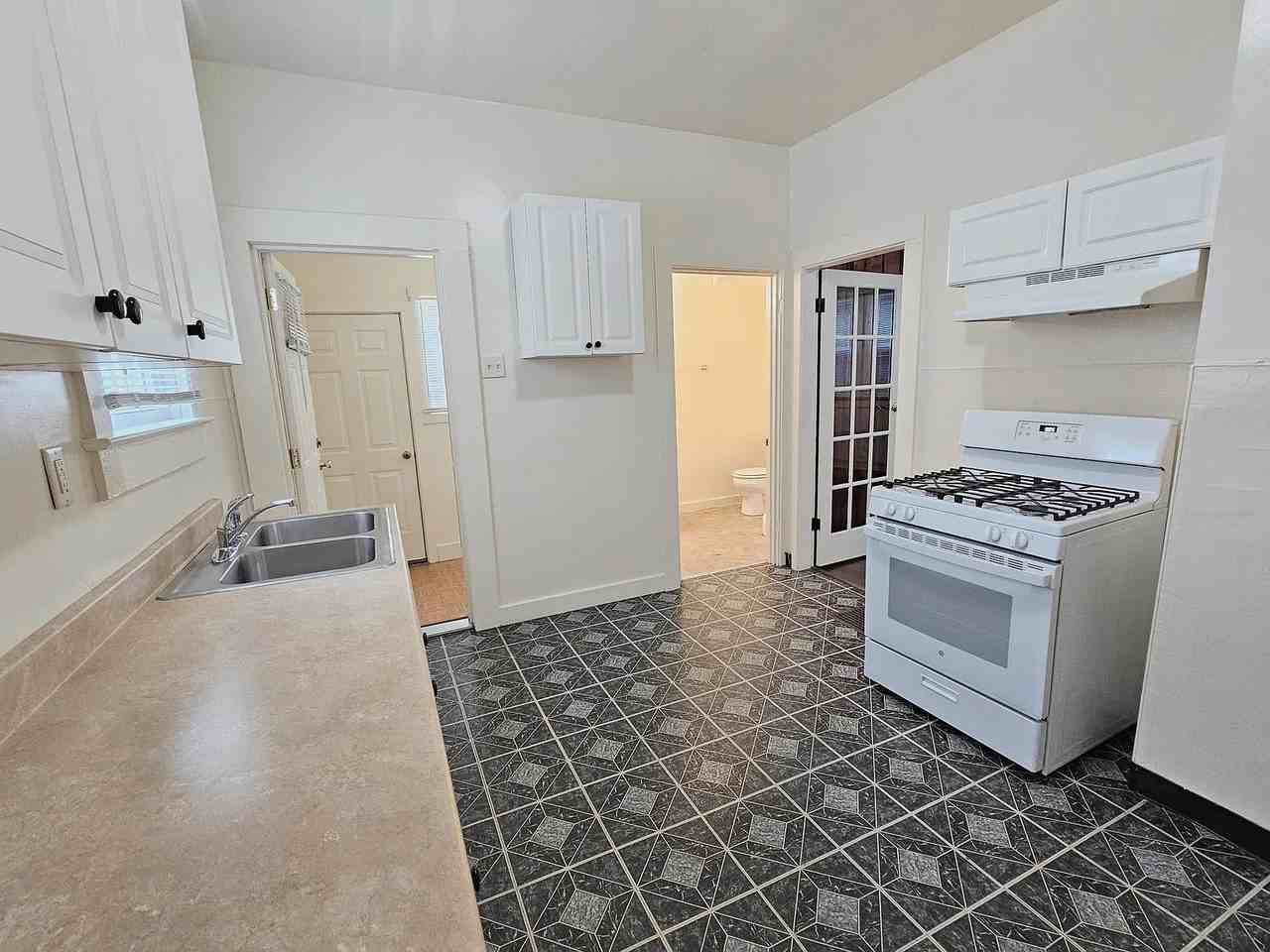 924 High St #1 - Photo 4 of 7