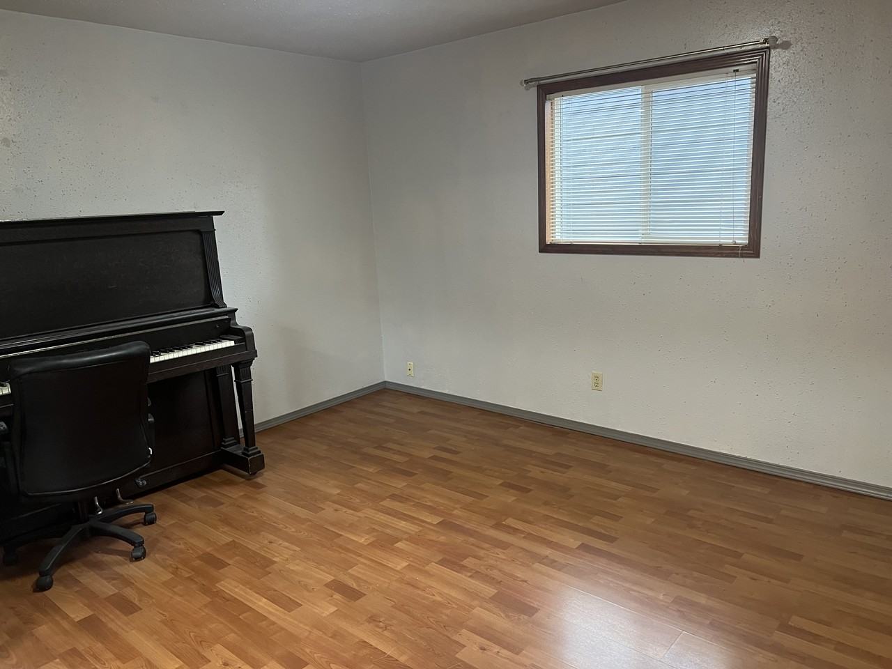 5626 Ne Mason St #1 - Photo 4 of 21