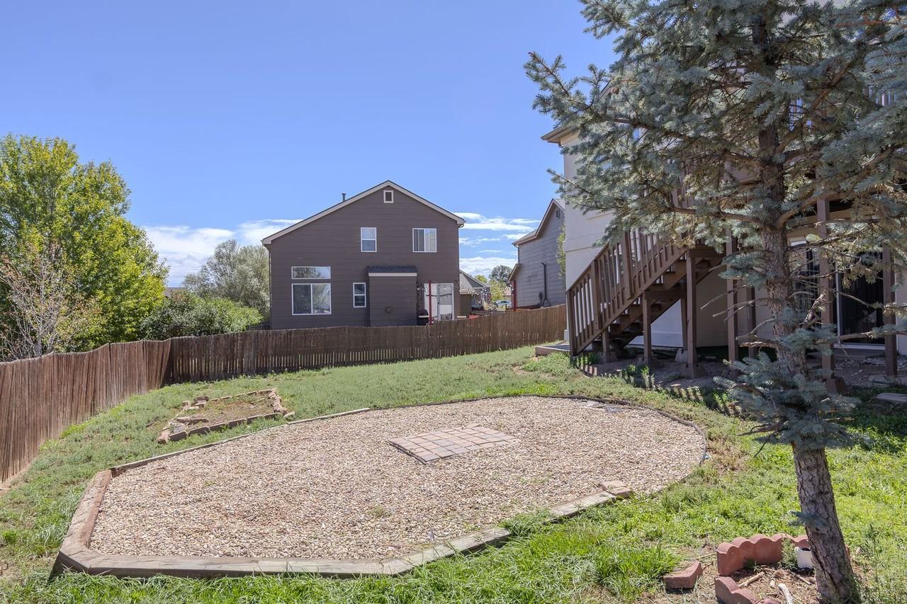 8179 Meadowcrest Dr - Photo 3 of 28